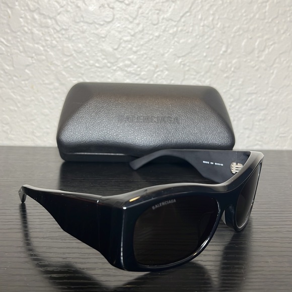 Unisex Balenciaga Shield Sunglasses - Picture 3 of 10